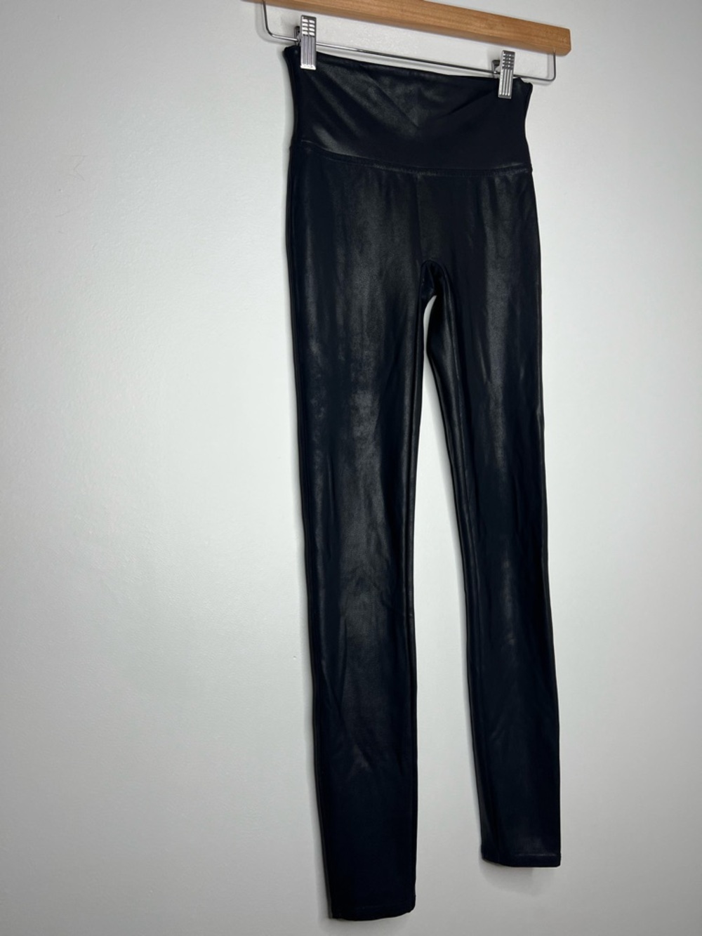 SPANX Faux Leather Leggings Black Coated Skinny Pull On Ankle Length Size Small - Picture 3 of 12
